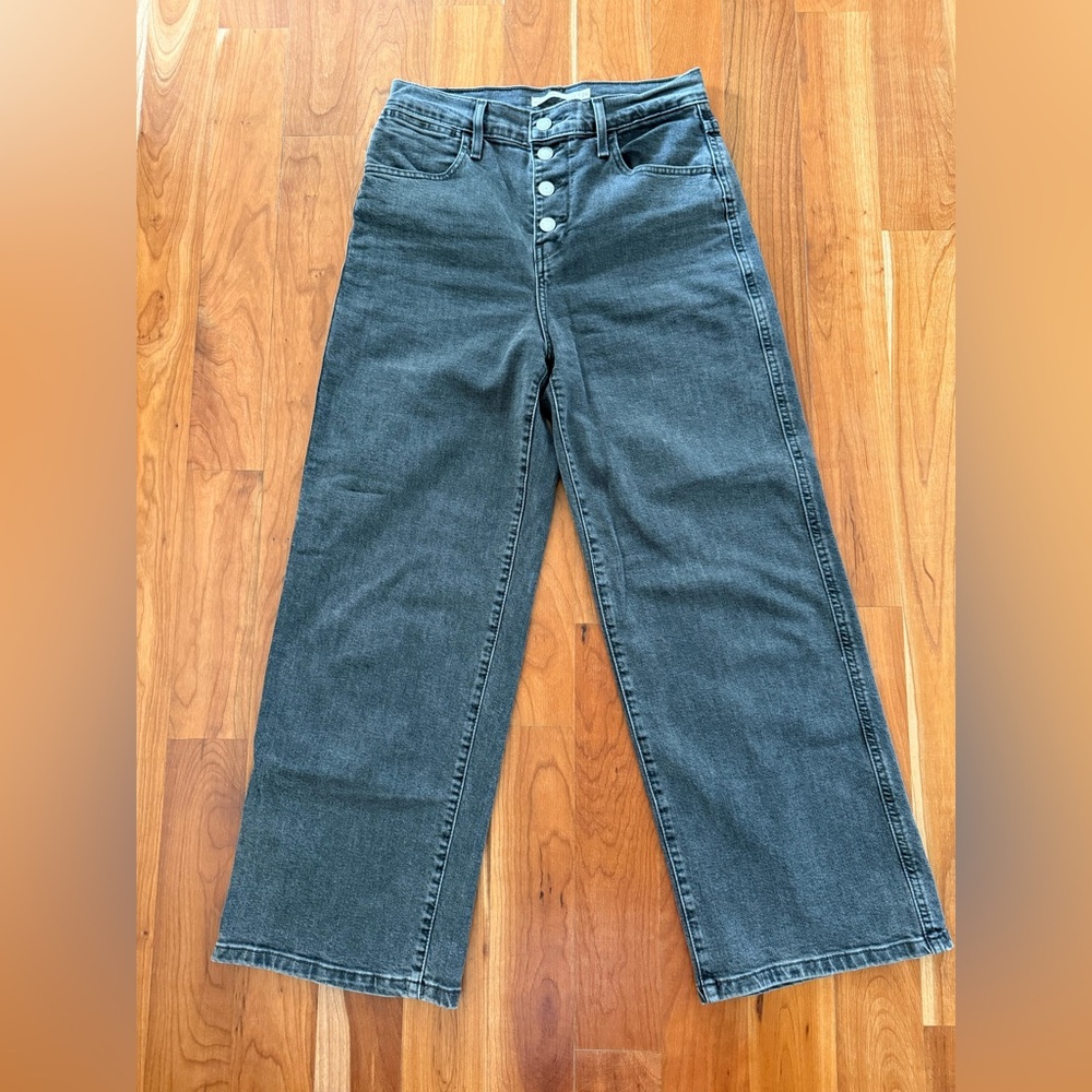 Levi’s mile high cropped wide leg jeans. Charcoal gray. Size 26.